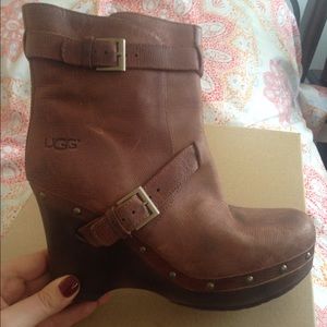Ugg wedge boots size 9